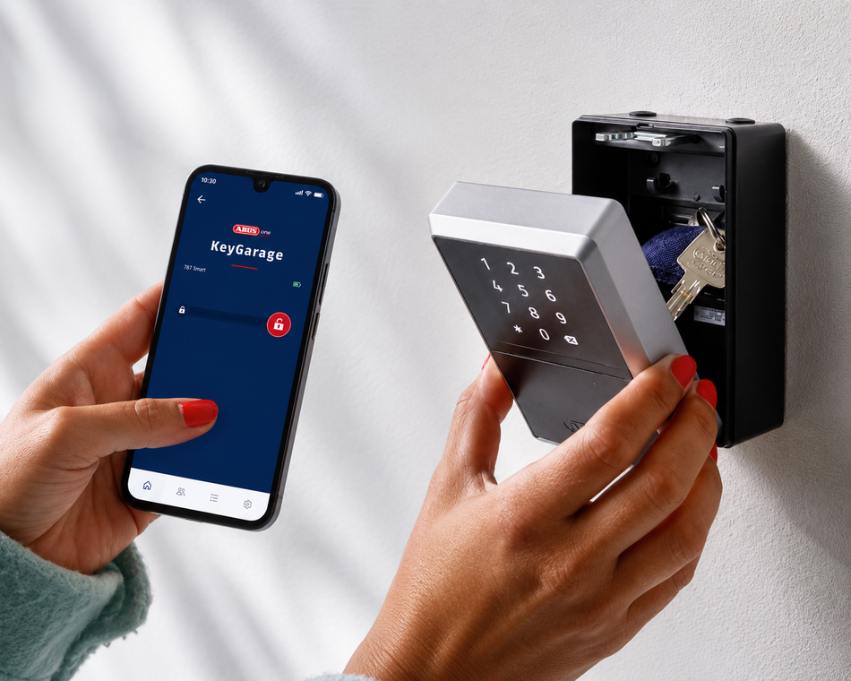 Boîte à clés connectée ABUS One 787 ouverte avec smartphone via application mobile