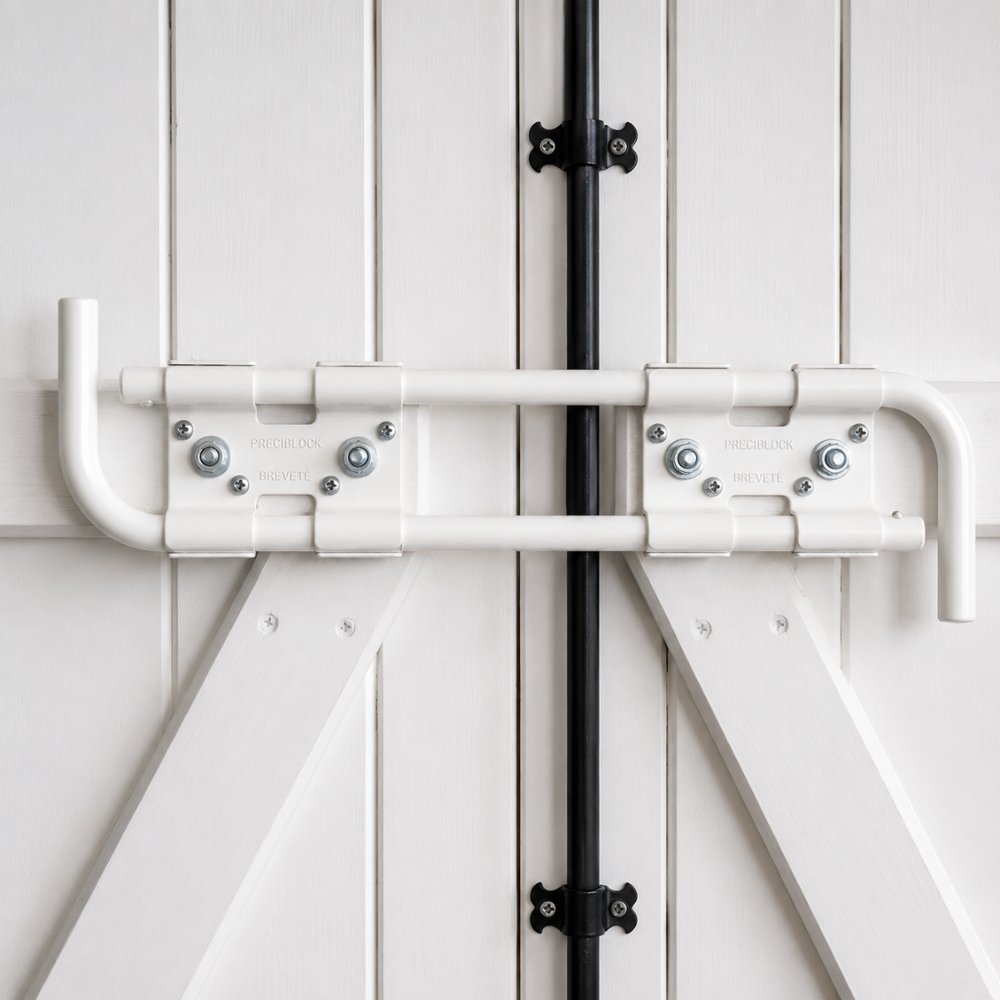 systeme-protection-volet-battant-blanc-installe