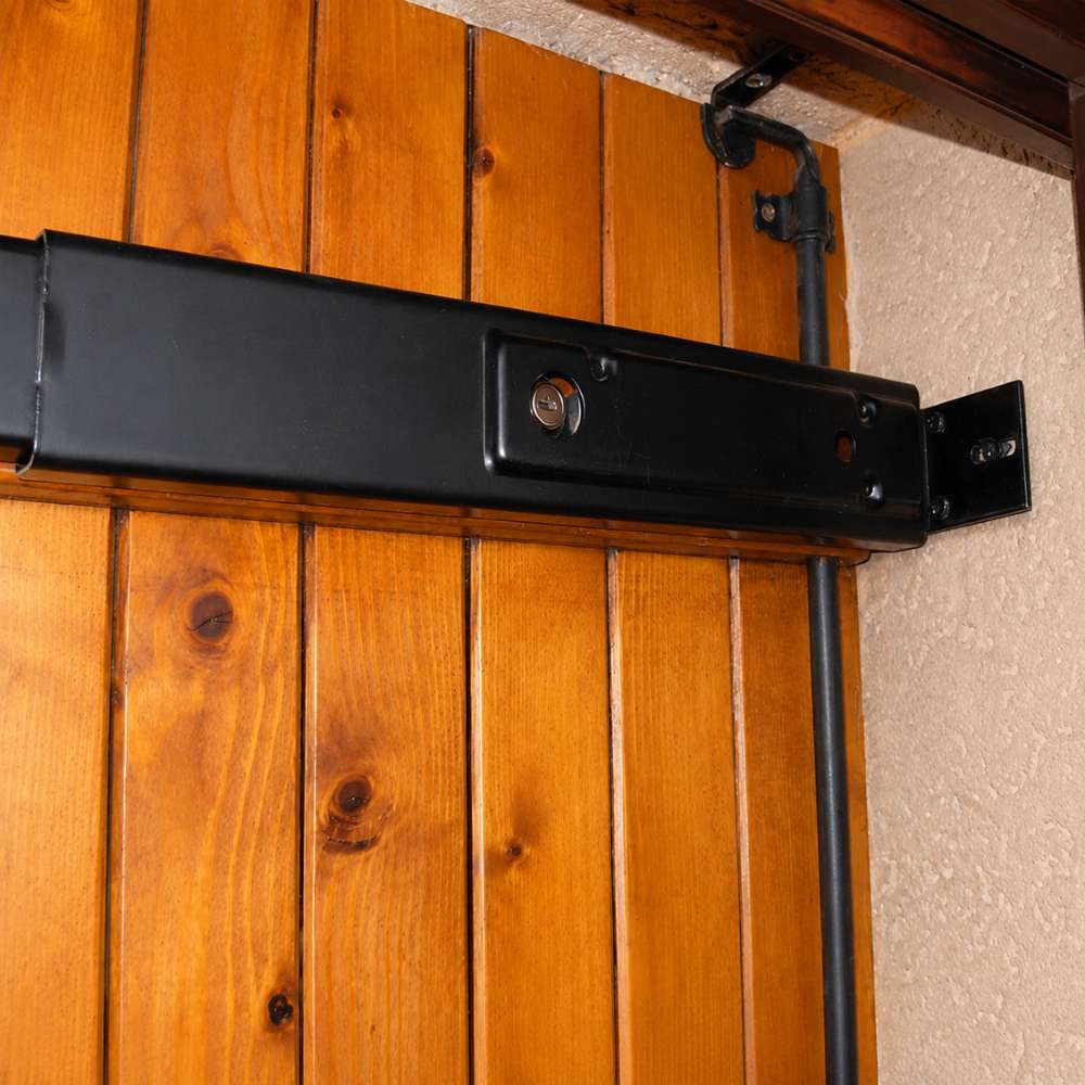 detail-du-verrouillage-par-cle-sur-barre-de-securite-volet