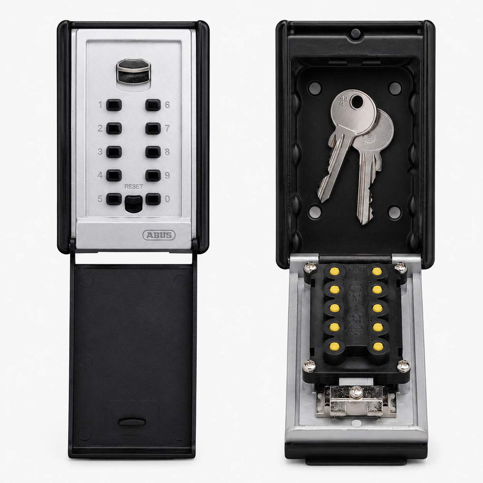 Boîte à clés ABUS 767 ouverte avec compartiment intérieur et clavier à code