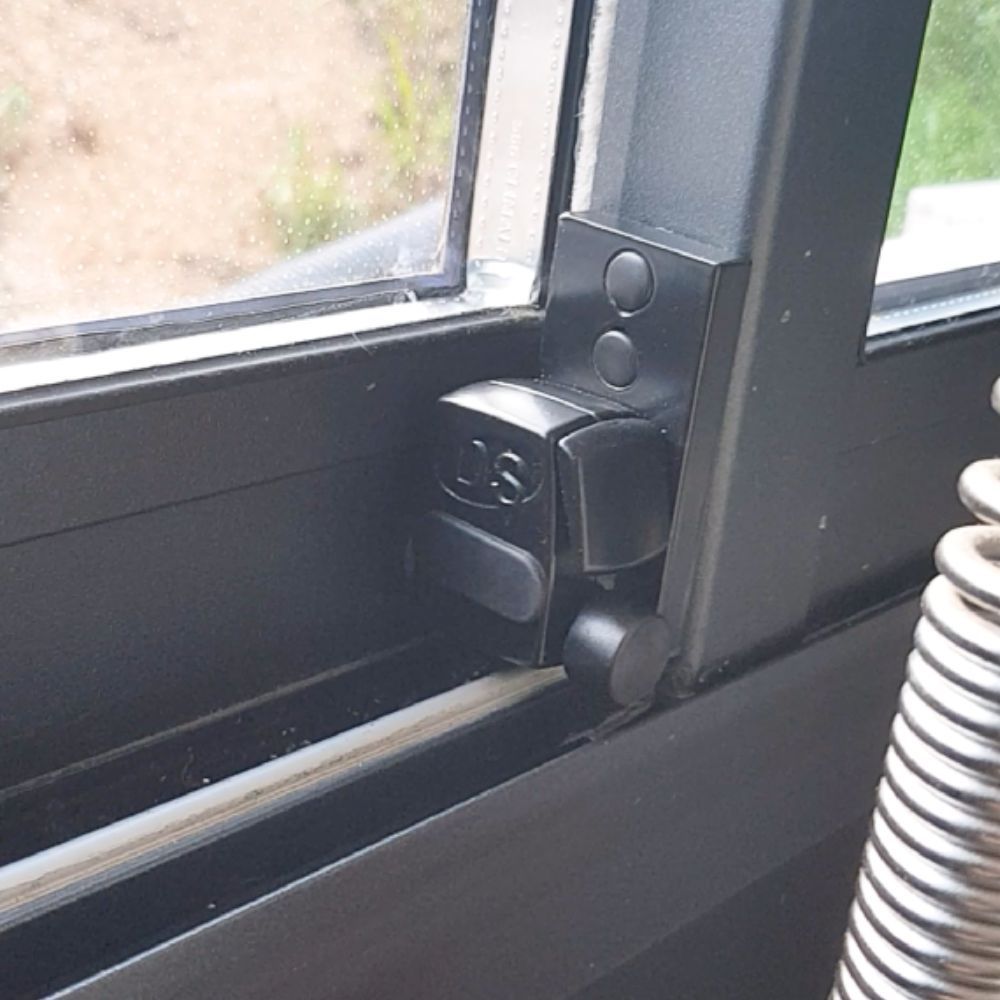 cale pour verrou de baie vitrée plate noire