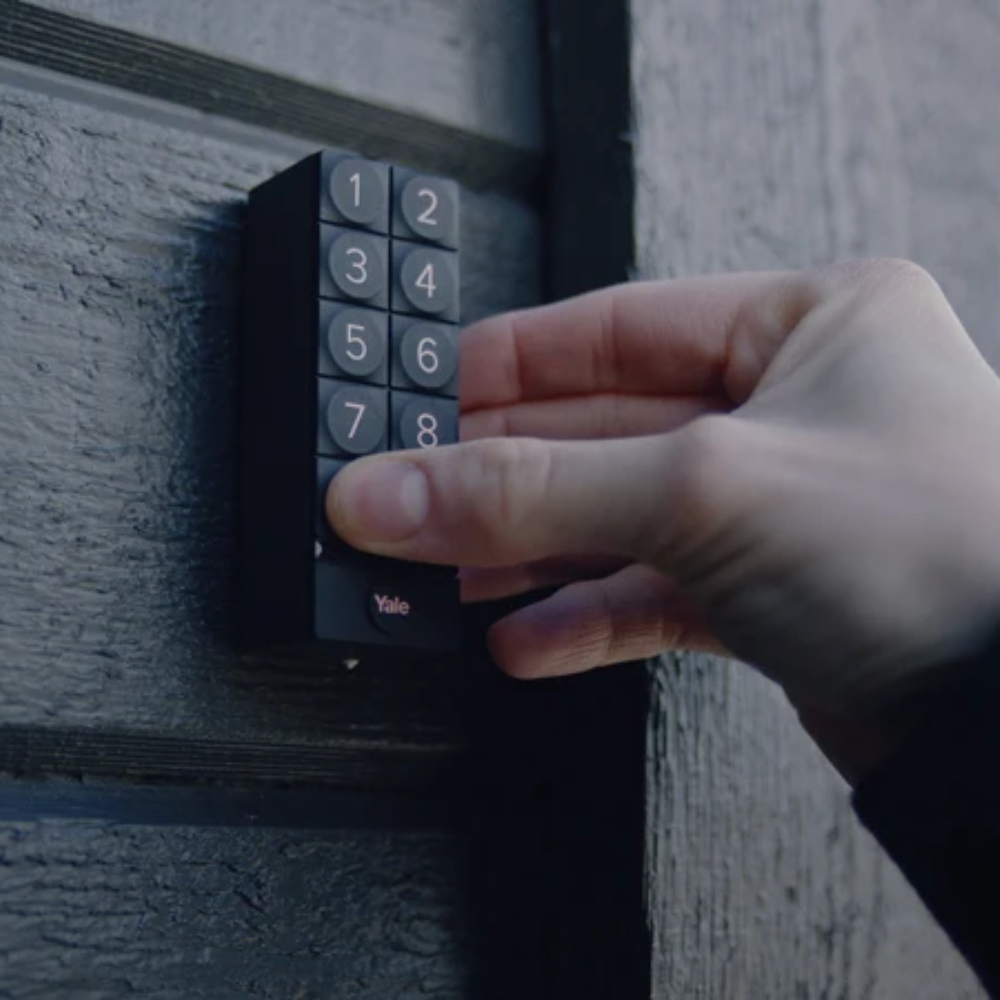 clavier à code smart yale mur