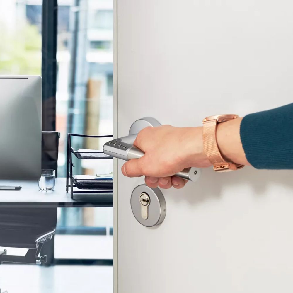 Poignée de porte à code ouverte