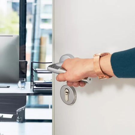 Poignée de porte à code ouverte