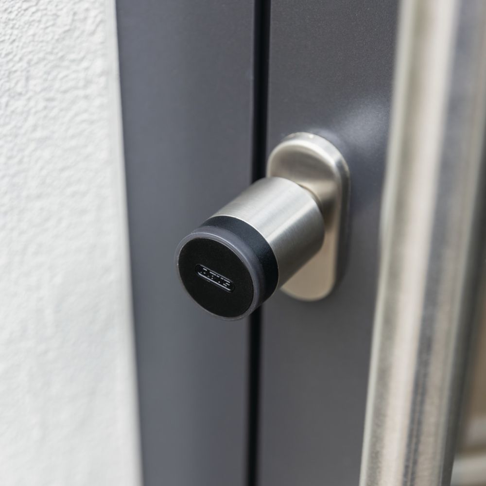 serrure connectée bravsu 4000 MX sur porte